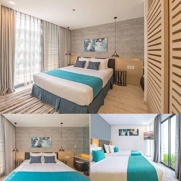 Phòng có giường nệm màu trắng, tường bằng gỗ, view ra hướng vườn