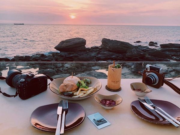 Rock Sunset Island Bar - Quán bar trên Hòn Móng Tay