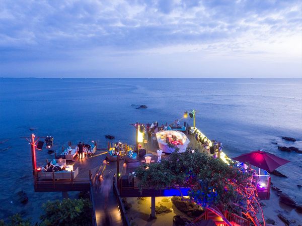 Rock Sunset Island Bar - Quán bar trên Hòn Móng Tay