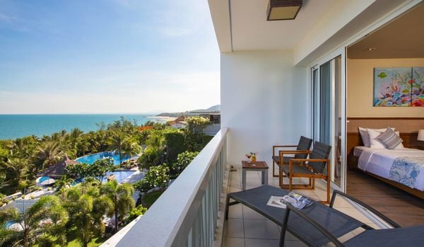 phòng luxury duplex ở the cliff resort có 2 tầng và có ban công hướng biển