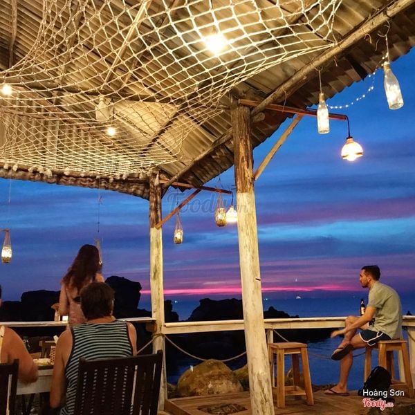 Sim Bar nằm trong khu nghỉ dưỡng Vinpearl Resort & Spa Phú Quốc