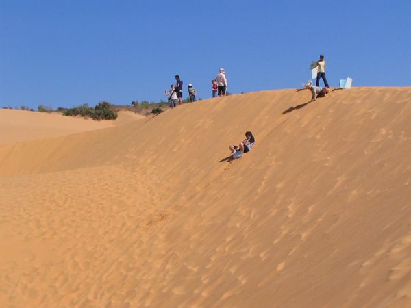 Đồi cát bay Hòn Rơm Mũi Né