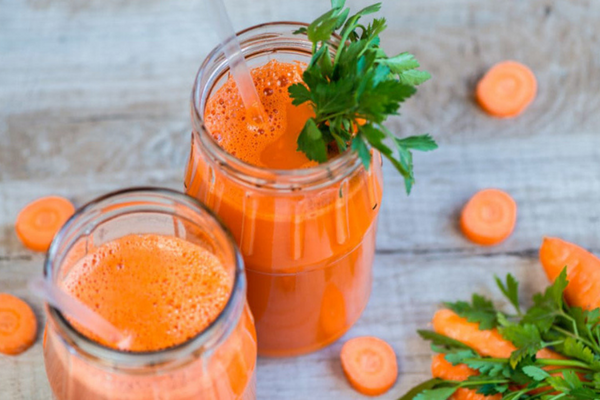 Nước ép cà rốt cà chua bổ dưỡng không ngờ, bạn nên thử ngay!