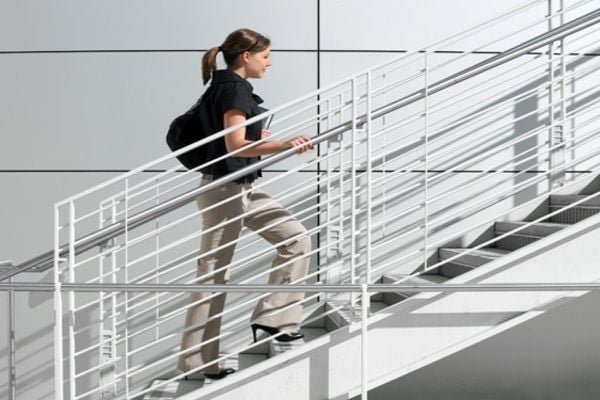 Lợi ích của việc đi cầu thang bộ mỗi ngày