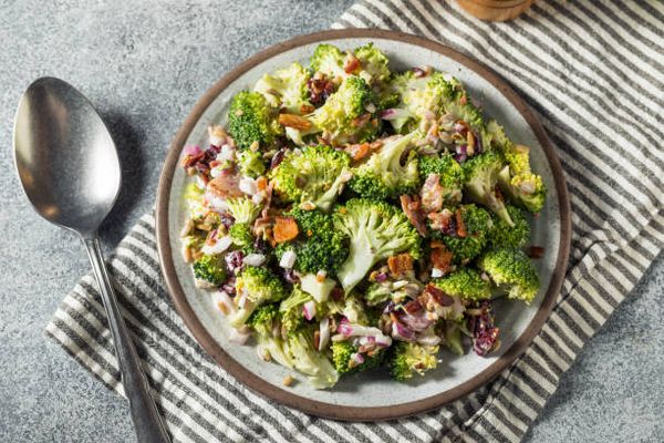 Cách làm món salad bông cải xanh tại nhà