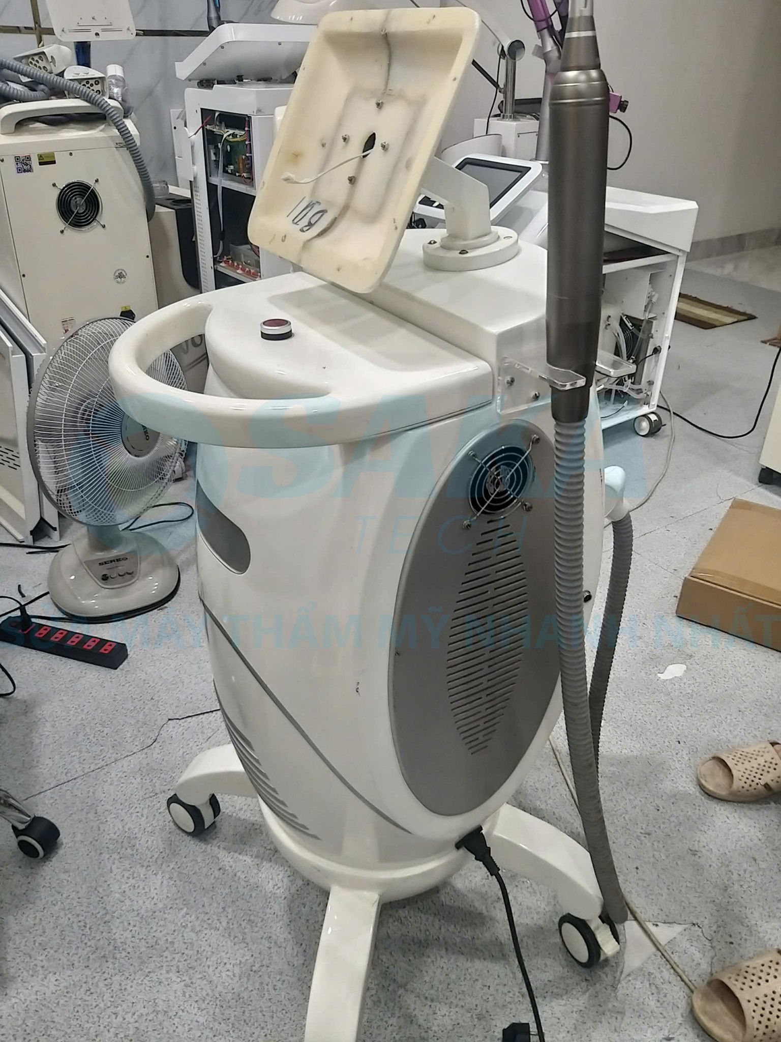 Sửa Máy Triệt Lông Laser 2in1 Không Lên Màn Hình