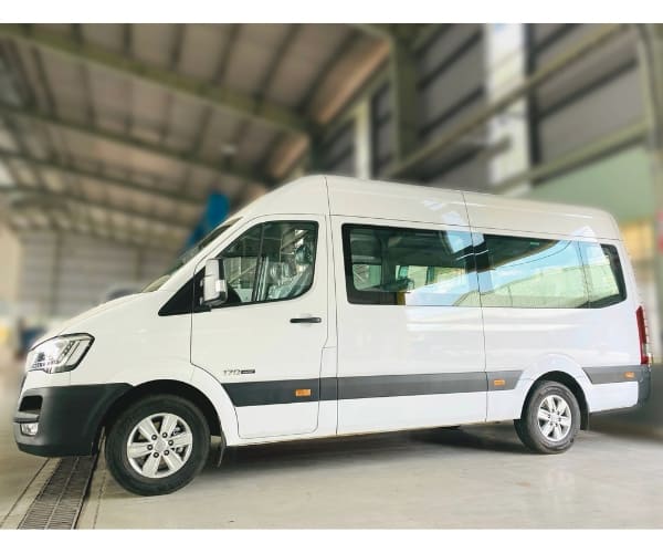 Tham khảo ngay giá thuê xe 16 chỗ có người lái