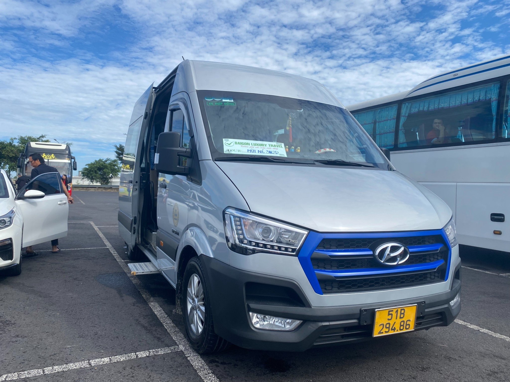 Đơn vị cho thuê xe 16 chỗ Sài Gòn uy tín hàng đầu