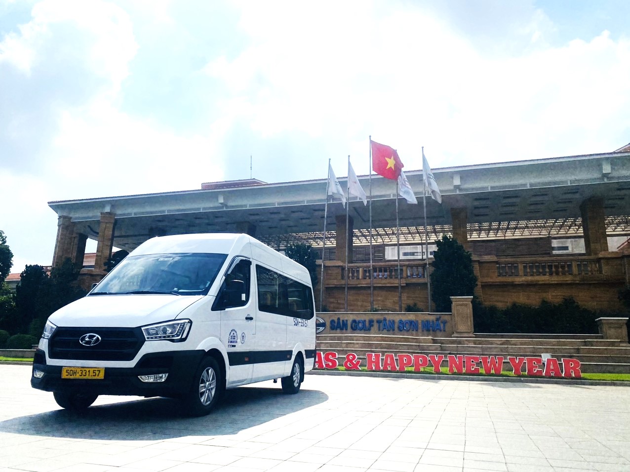 Liên hệ ngay thuê xe đi Châu Đốc để nhận ưu đãi!