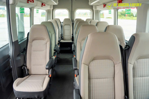 thue-xe-18-cho-quan-1