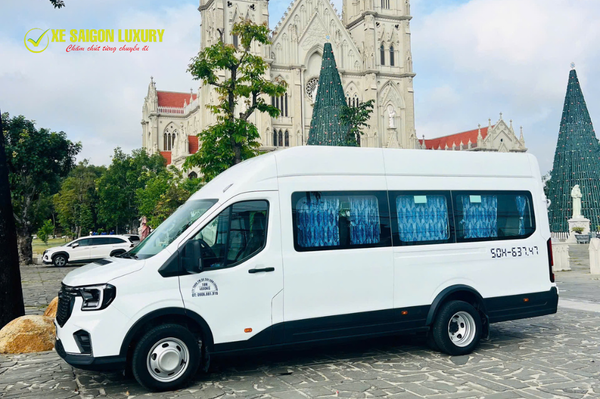 thue-xe-18-cho-tan-binh