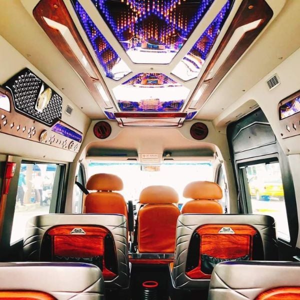 thuê xe Limousine có tài