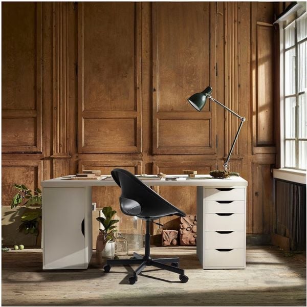 Phong cách Vintage là gì? Gợi ý cách setup nơi làm việc cùng bàn IKEA.