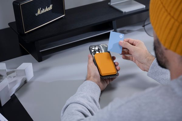 Giá đỡ kiêm ví đựng thẻ tín dụng Magseft MOFT SNAP-ON cho Smartphone
