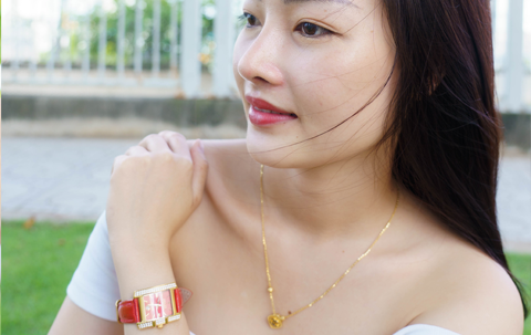Vì Sao Phụ Nữ Nên Chọn Đồng Hồ Thay Vì Nữ Trang Để Bảo Vệ Chính Mình?