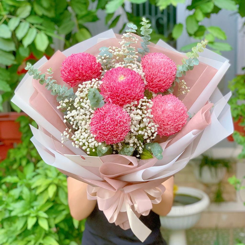 Tăng Doanh Số Với Hoa Cúc Mẫu Đơn Và Lá Bạc – Bí Quyết Cho Các Shop Hoa Cuối Năm