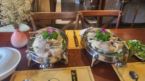 Vì sao sâm cầm hấp xôi lại được gọi là 'vua bàn nhậu' ở Cầm Viên Quán ???