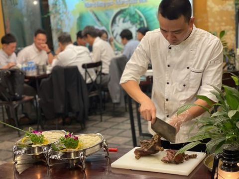 ĐẶC SẢN PHỤC VỤ TẠI BÀN.