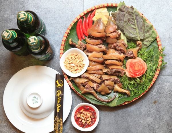 Dúi hấp nguyên con – đặc sản núi rừng bày mẹt tại Cầm Viên Quán