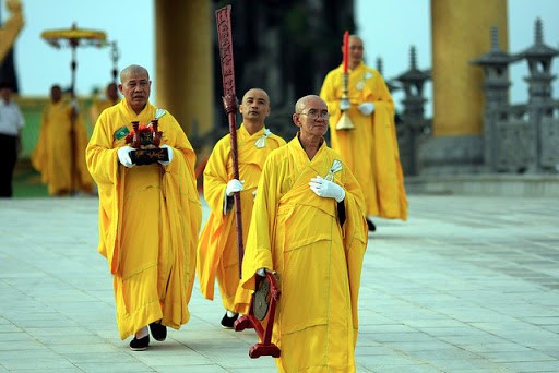 pháp phục phật giáo bắc tông