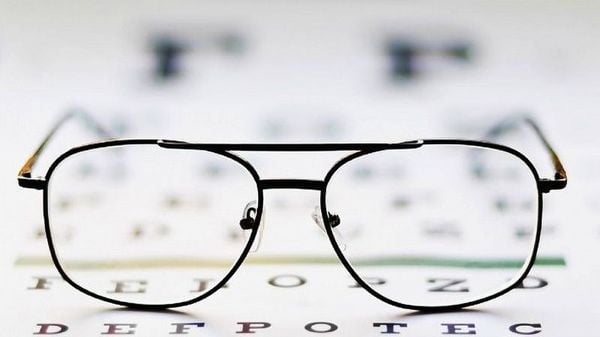 Cận 1 Độ Nhìn Được Bao Xa? Cách Ngăn Tăng Độ Cận Hiệu Quả