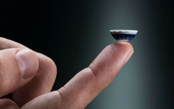 Lens Bị Rách Có Đeo Được Không? Cách Phòng Tránh Rách Lens