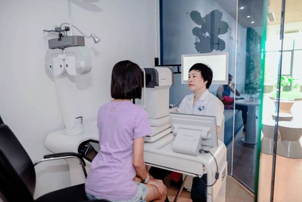 Có Nên Mổ Mắt Cận Không? Cách Hạn Chế Biến Chứng Sau Mổ Mắt