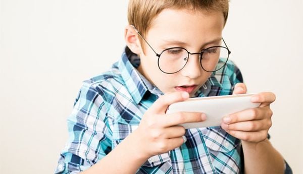 Cận Thị Có Di Truyền Không? Cách Chữa Cận Thị Do Di Truyền