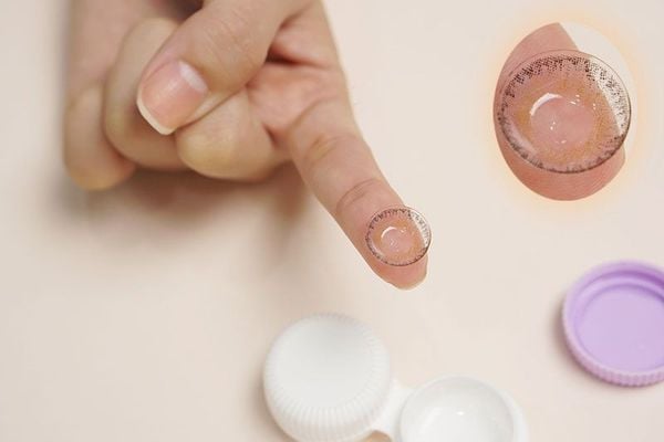 Trường Hợp Bị Cận 1 Độ Có Đeo Kính Áp Tròng Được Không ?