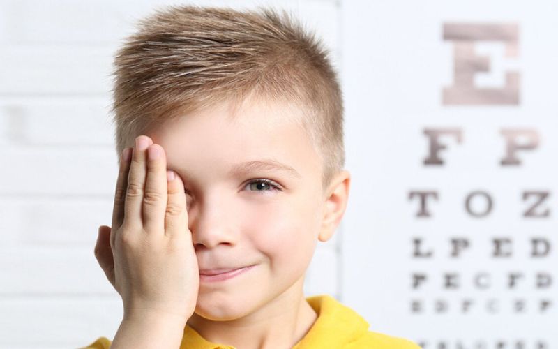 Duy trì thực hiện kiểm tra mắt cho trẻ định kỳ từ 3 đến 6 tháng /lần