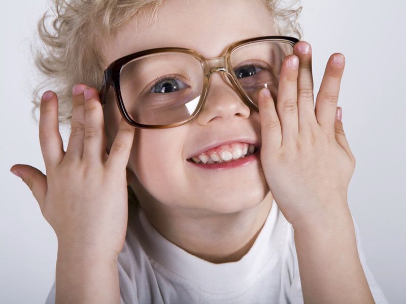 Cận thị bẩm sinh là một tật khúc xạ thường gặp ở trẻ nhỏ