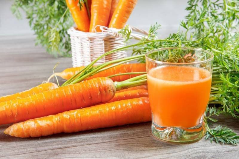 Một ly ép nước cà rốt mỗi ngày giúp bảo vệ giác mạc và mắt sáng