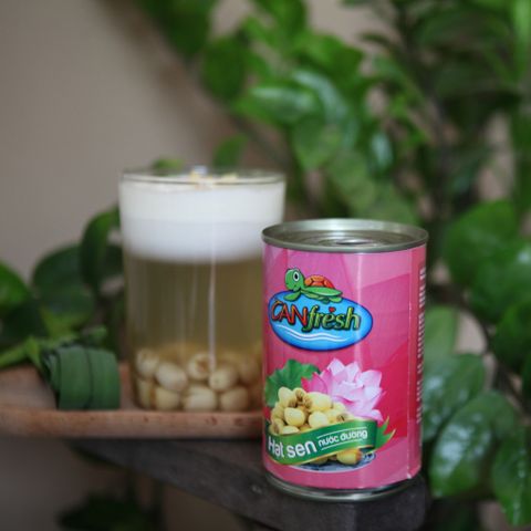 Lotus tea with cream cheese