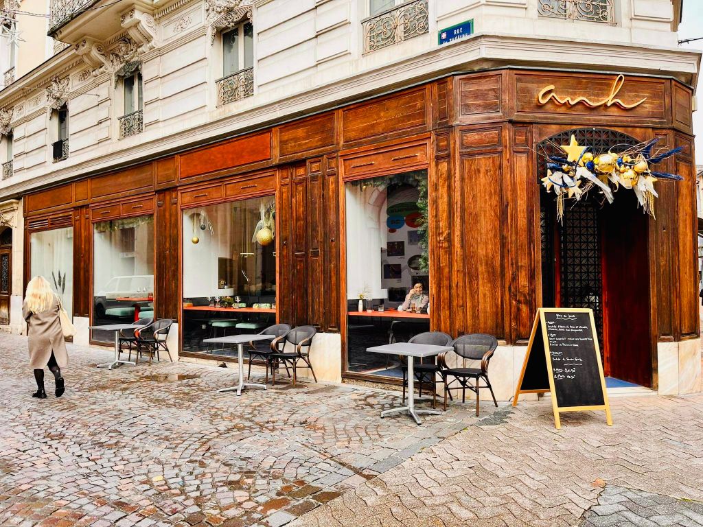 Anh coffee & bao bar has launched the 1st shop at Chambery, France
