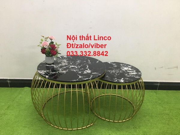 cặp bàn tròn mặt đá đen khung chân sắt vàng, cặp 2 bàn sofa gia đình