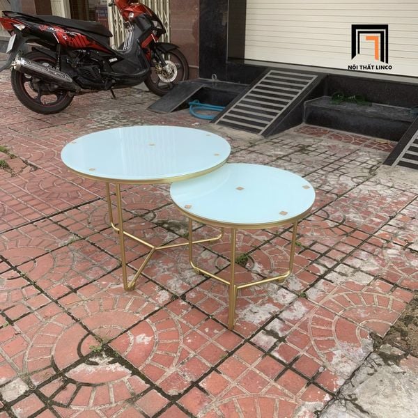 cặp bàn sofa phòng khách kính cường lực, cặp bàn sofa đôi khung chân sắt vàng