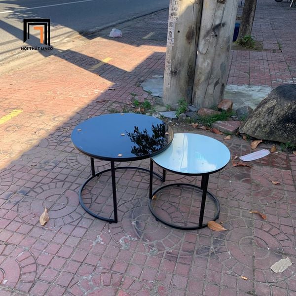 cặp 2 bàn kính tròn đen trắng, cặp bàn sofa phòng khách gia đình nhỏ gọn