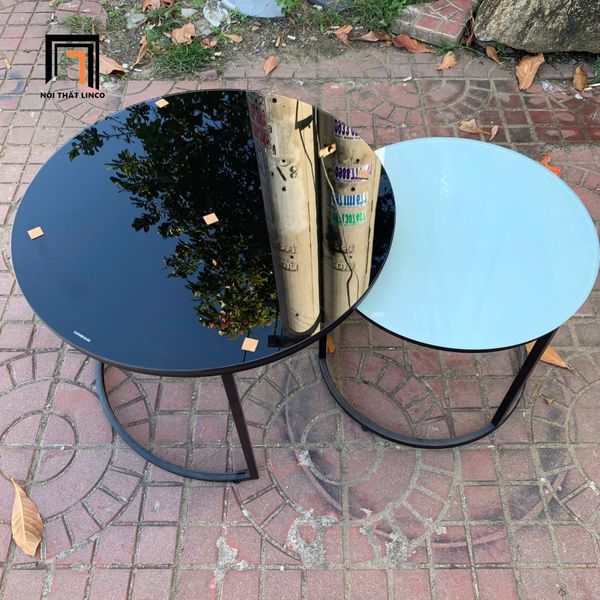 cặp 2 bàn kính tròn đen trắng, cặp bàn sofa phòng khách gia đình nhỏ gọn