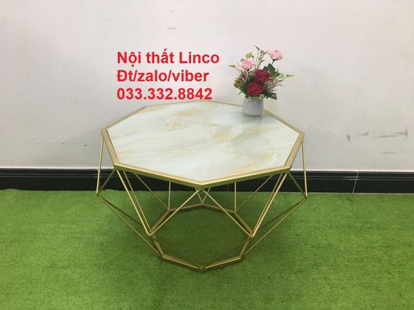 bàn trà hình kim cương khung sắt vàng, bàn trà mặt kính vân giả đá 70cm