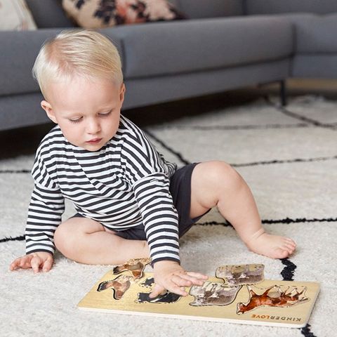 Trẻ 18-19 Tháng Tuổi: Đặc Điểm Phát Triển và Đồ Chơi Thông Minh Cho Bé