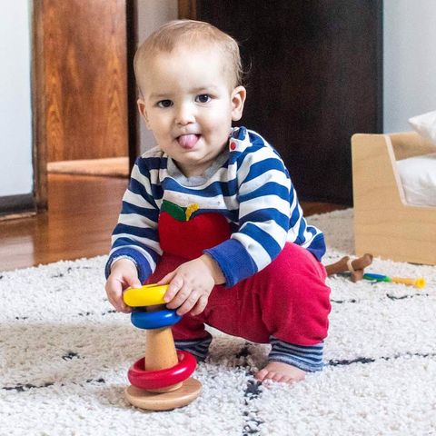 Trẻ 8-9 Tháng Tuổi: Đặc Điểm Phát Triển và Đồ Chơi Giáo Dục Cho Bé