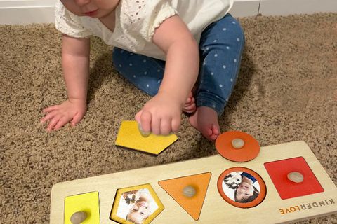 Nhận Biết Kích Thước Và Phân Biệt Hình Dạng Qua Bộ Ghép Hình Cơ Bản Bằng Gỗ