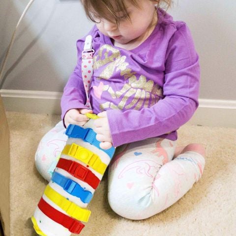 Trẻ 22-23 Tháng Tuổi: Đặc Điểm Phát Triển và Đồ Chơi Trí Tuệ Cho Bé