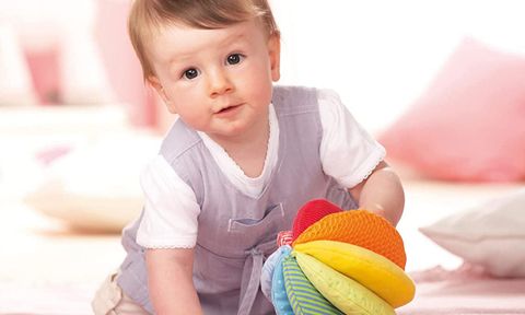 Trẻ 6-7 Tháng Tuổi: Đặc Điểm Phát Triển và Đồ Chơi Trí Tuệ Cho Bé