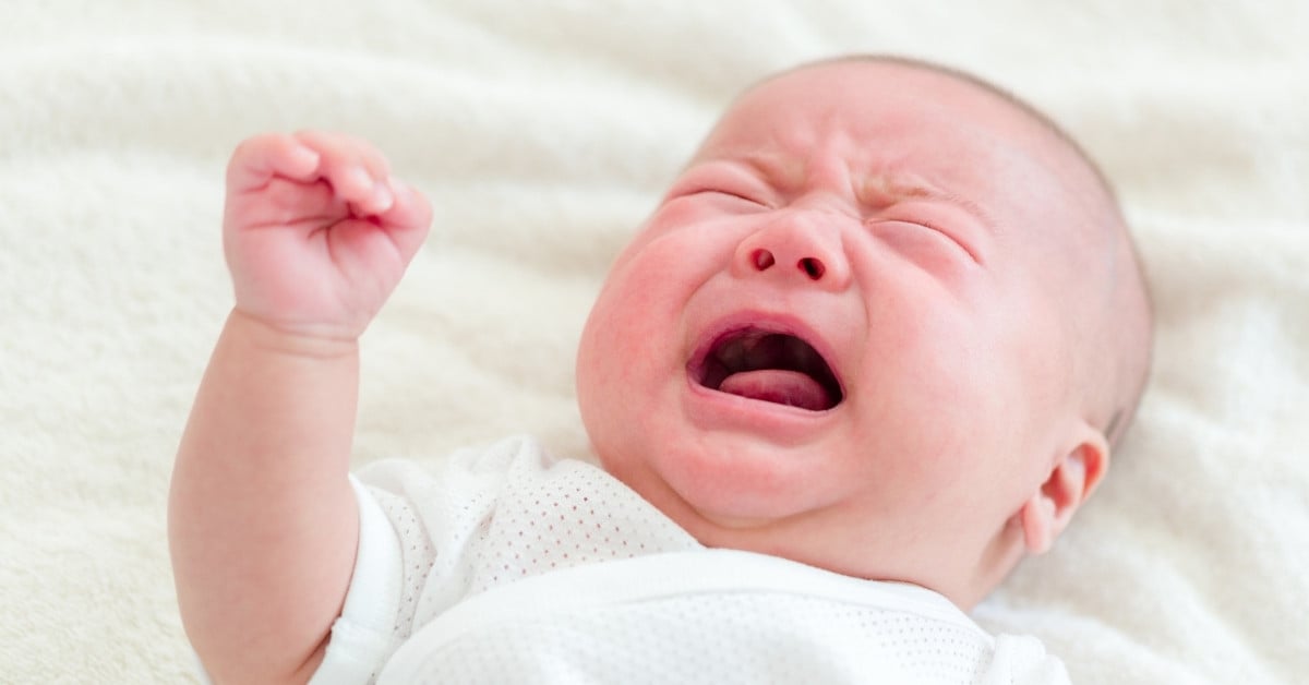 Trẻ có thể trở nên quấy khóc, cáu kỉnh, hoặc mệt mỏi và uể oải