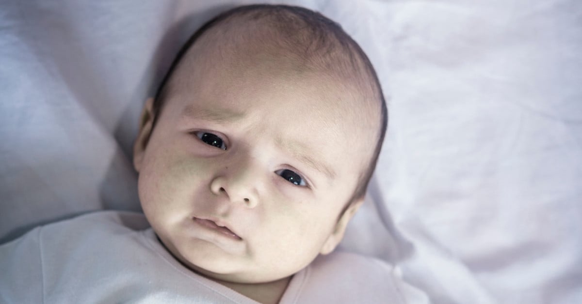 Khi bé quá mệt mỏi và yếu, trẻ có thể ngủ nhiều hơn và ít đòi mẹ hơn