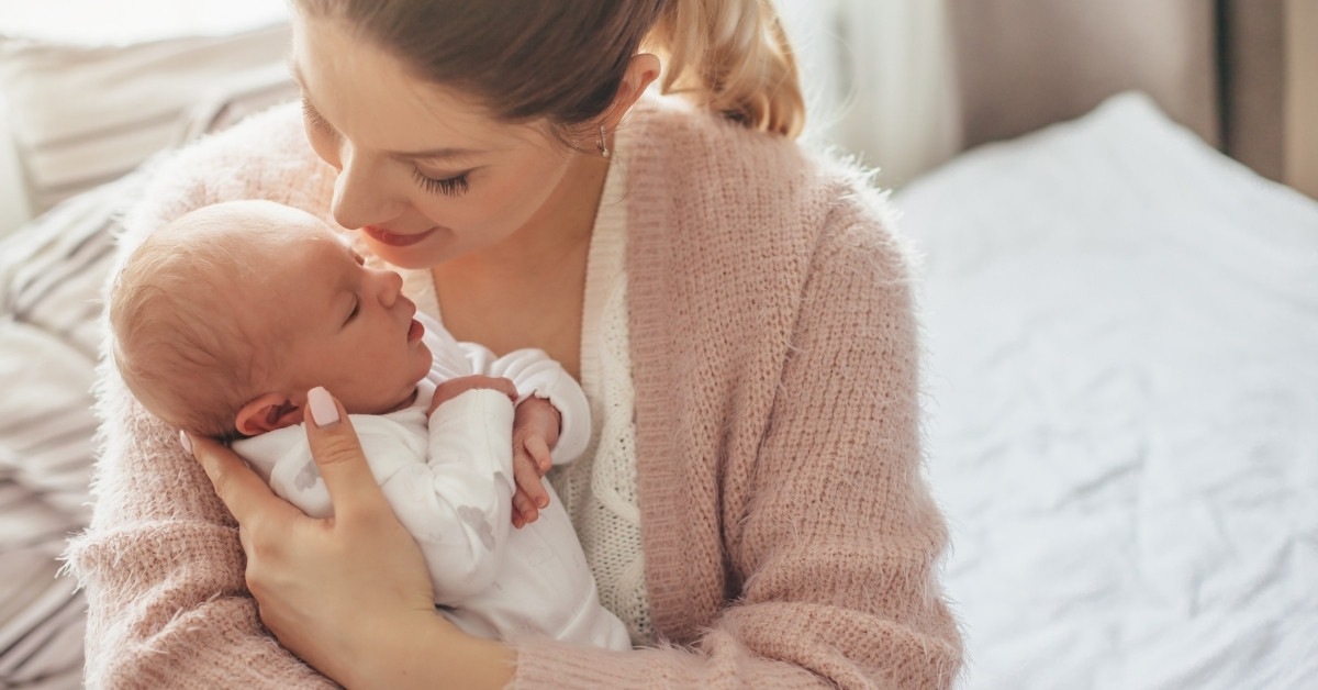 Chăm sóc kỹ lưỡng và tránh các tác nhân xấu có thể ảnh hưởng đến trẻ