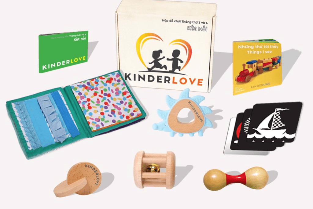 Hình ảnh bộ Đồ chơi giáo dục và Đồ chơi Montessori theo độ tuổi của Kinderlove: Hộp đồ chơi Cảm Nhận cho bé 4-5 tháng tuổi