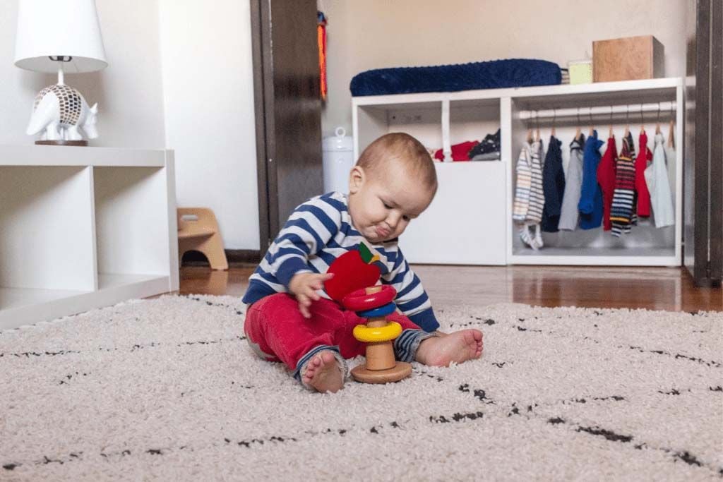 Hình ảnh sản phẩm Đồ chơi giáo dục và Đồ chơi Montessori Xếp vòng lung lay từ Hộp đồ chơi Khám Phá cho tháng thứ 9-10