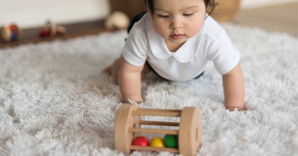 Nên lựa chọn đồ chơi phát triển trí não cho trẻ chất liệu an toàn, dễ vệ sinh